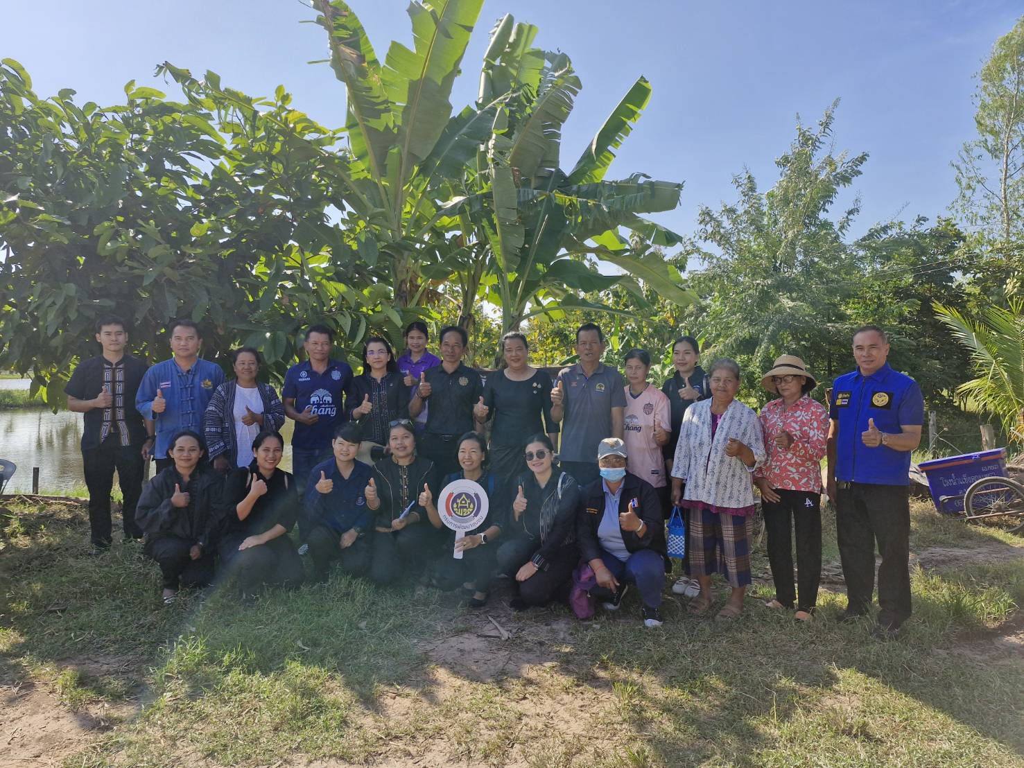 นางอรุณรัตน์ ชิงชนะ ผู้ตรวจราชการกรมการพัฒนาชุมชน ลงพื้นที่อำเภอประโคนชัย จังหวัดบุรีรัมย์ ติดตามการดำเนินงานกิจกรรมตามภารกิจกรมการพัฒนาชุมชน 