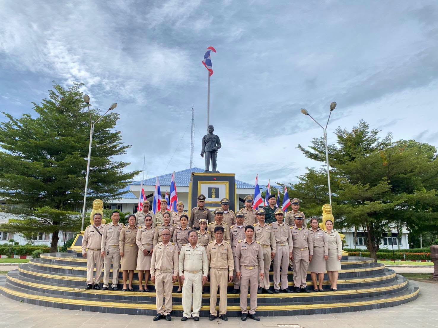 พช.บุรีรัมย์ - CDD Prakhonchai : GROWTH TEAM PRAKHONCHAI Plus  พช.ประโคนชัย พร้อมทำพลัส -ร่วมกิจกรรมเคารพธงชาติและร้องเพลงชาติไทย เนื่องในวันพระราชทานธงชาติไทย